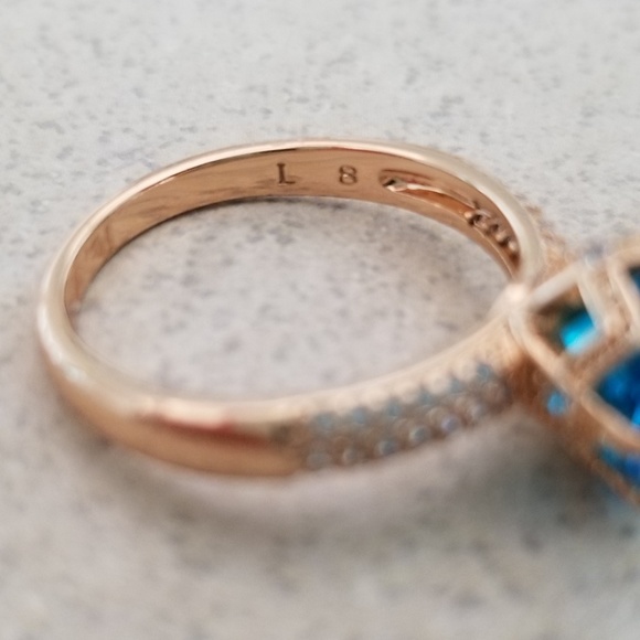 Crown Setting Blue Solitaire - Picture 6 of 8